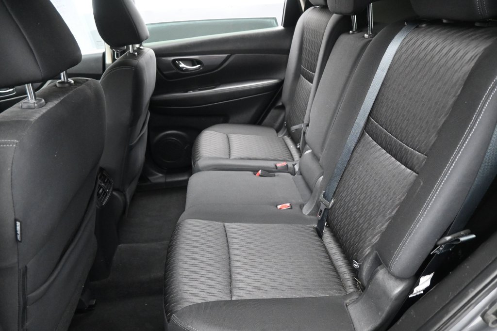 Used 2019 Nissan Rogue SV AWD/4WD image 19