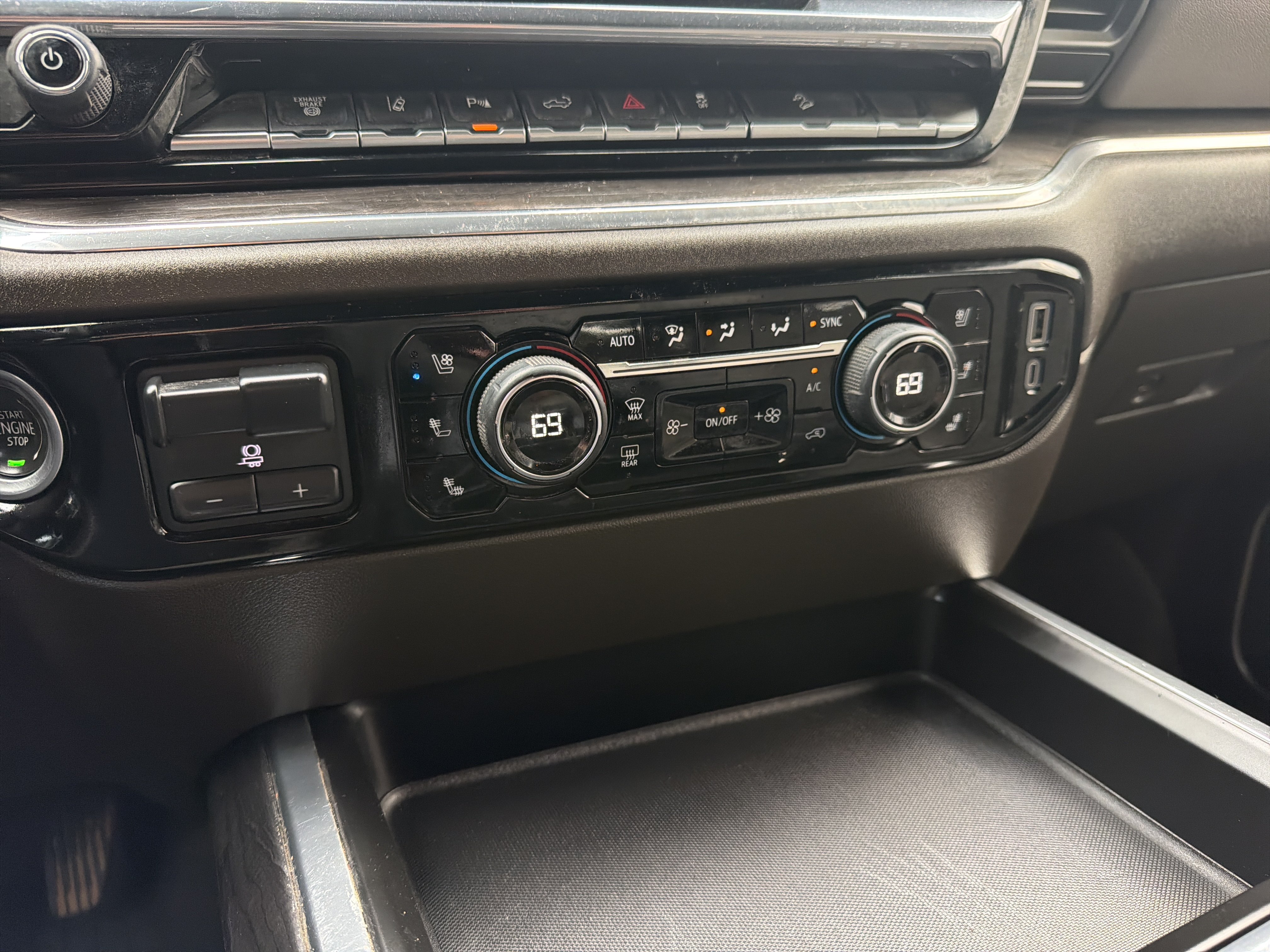 Used 2024 Chevrolet Silverado 2500 LTZ w/ LTZ Convenience Package AWD/4WD image 23