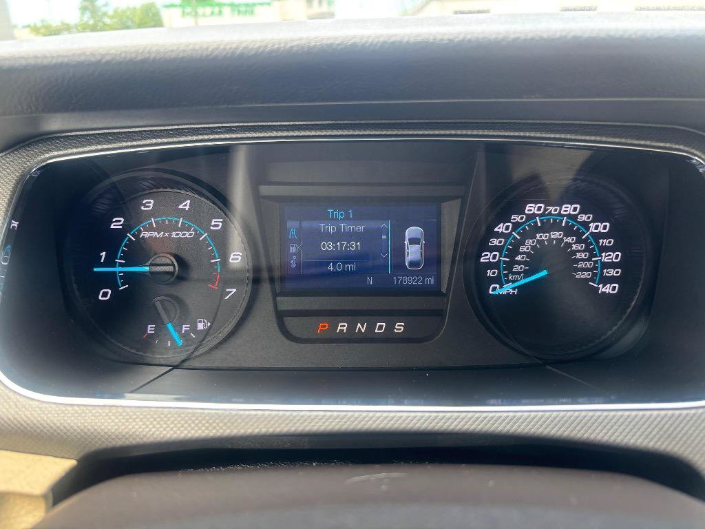 Used 2018 Ford Taurus SE FWD image 13
