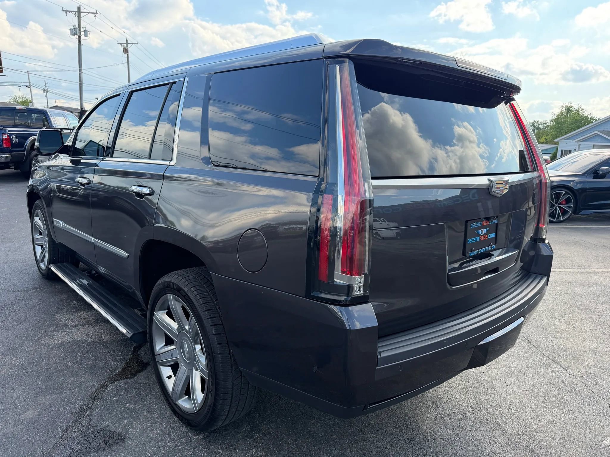Used 2017 Cadillac Escalade Premium Luxury AWD/4WD image 5