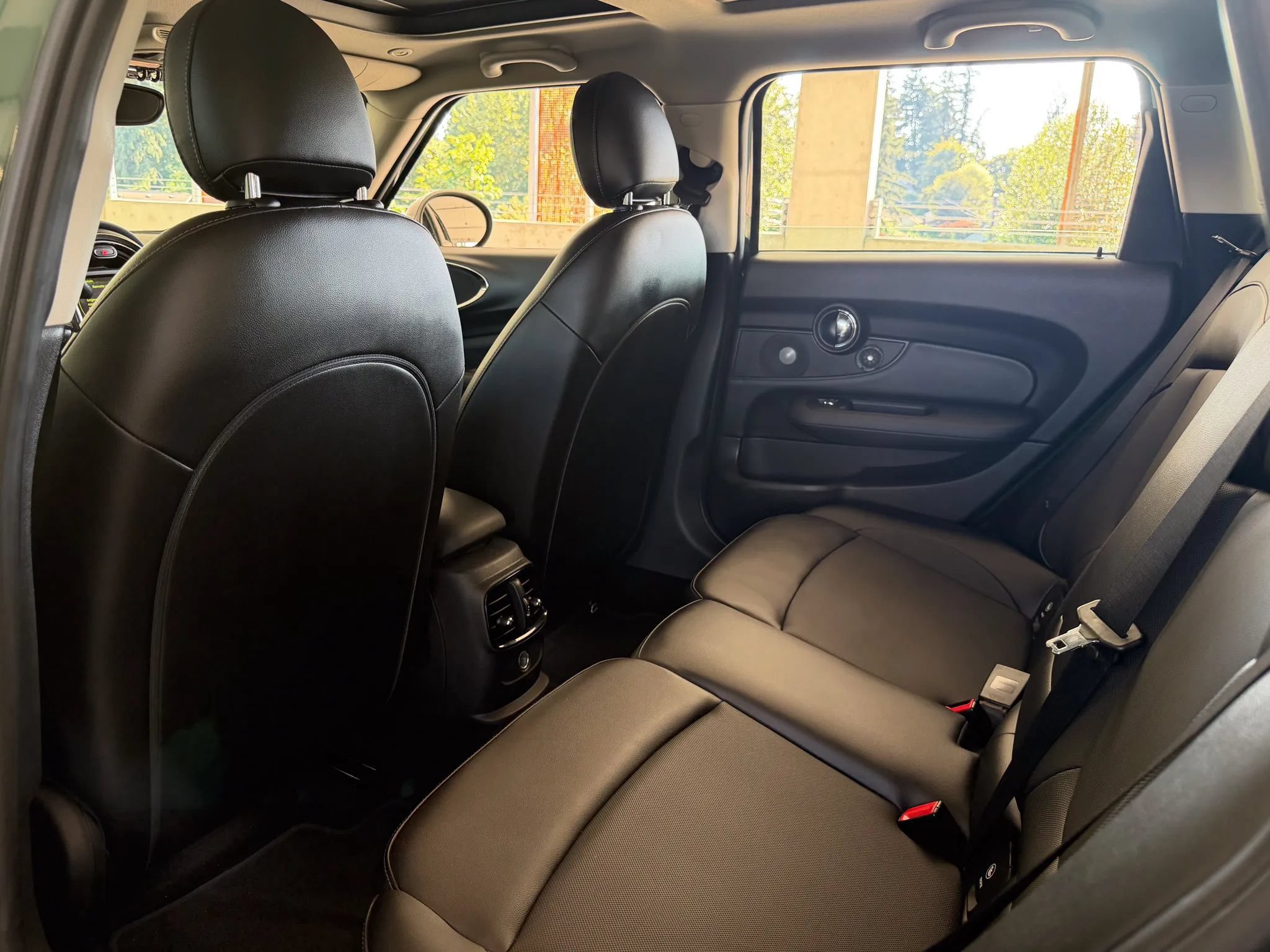 Used 2017 MINI Cooper Clubman ALL4 AWD/4WD image 19