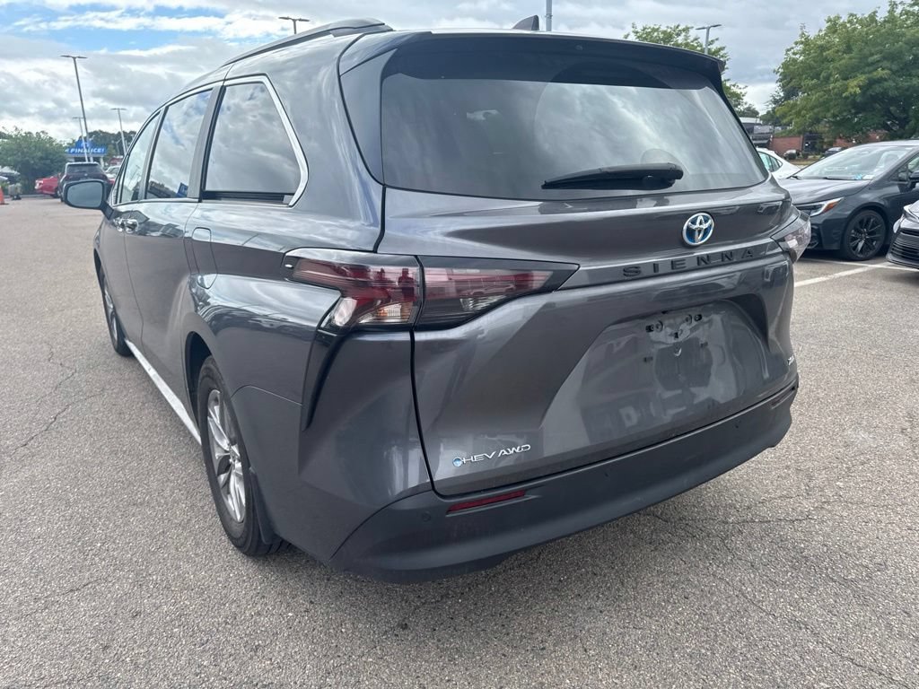 Used 2025 Toyota Sienna XLE w/ XLE Plus Package AWD/4WD image 5