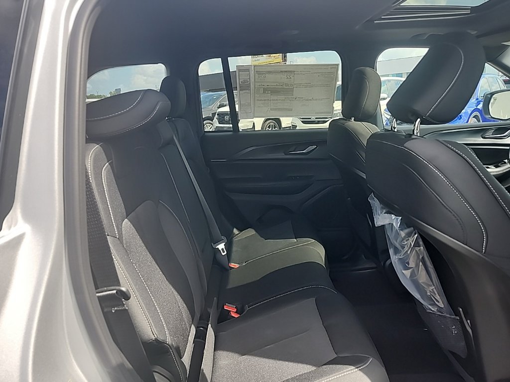 New 2026 Jeep Grand Cherokee Laredo X RWD image 33