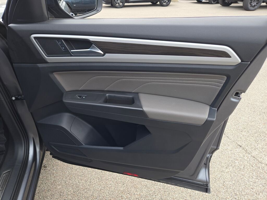 Used 2023 Volkswagen Atlas SE image 7