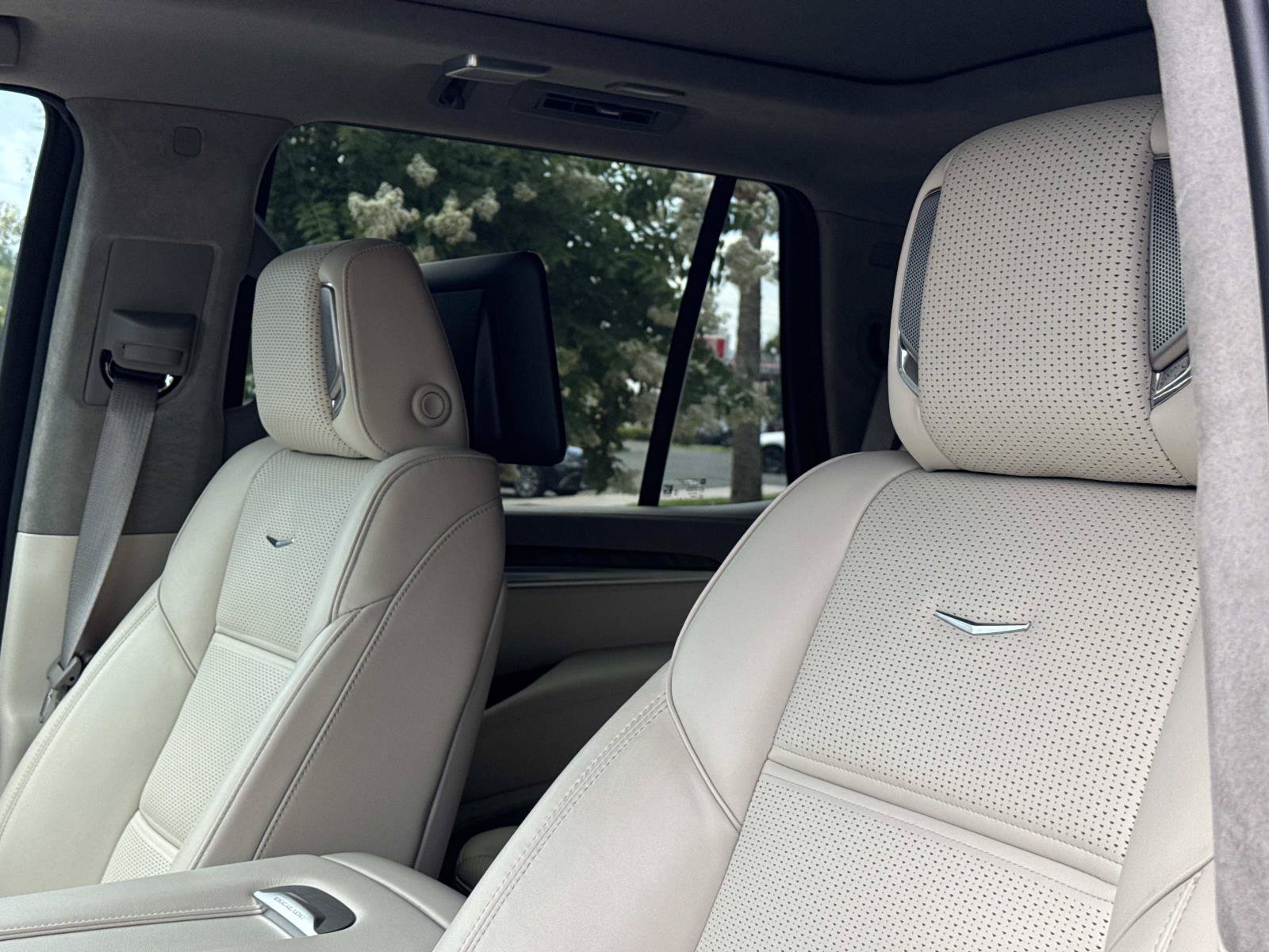 Used 2025 Cadillac Escalade Sport Platinum AWD/4WD image 13