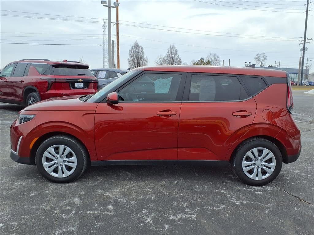 Used 2023 Kia Soul LX image 25