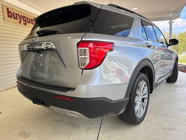 Used 2024 Ford Explorer XLT AWD/4WD image 3