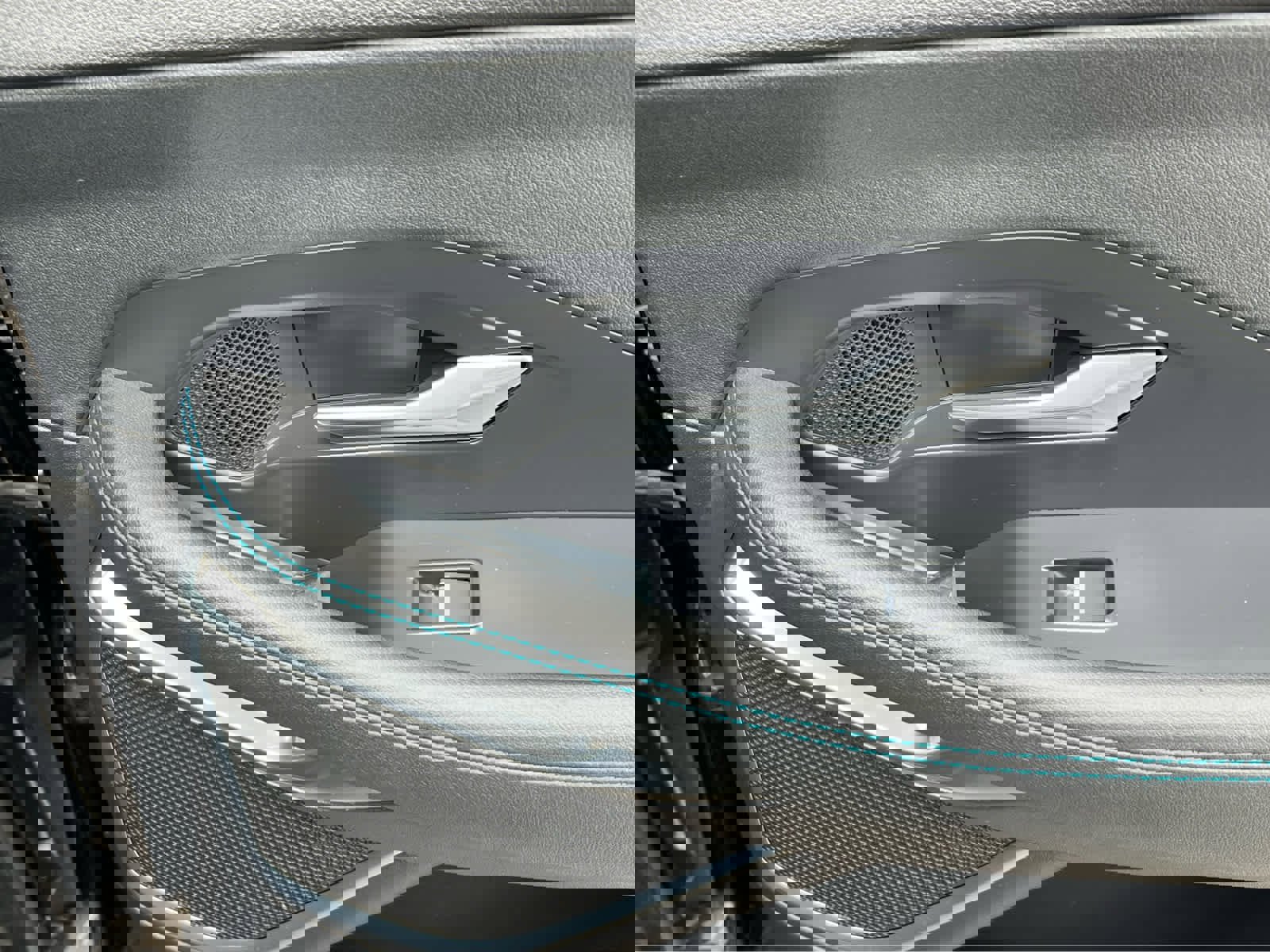 Used 2019 Jaguar E-PACE R-Dynamic SE image 22