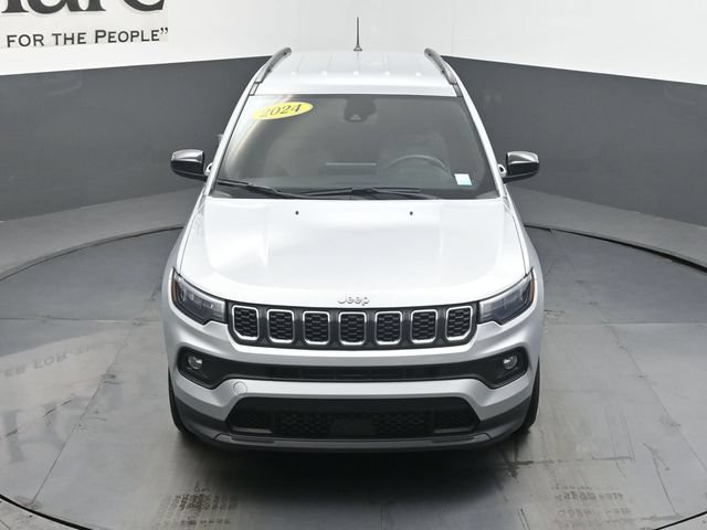 Used 2024 Jeep Compass Latitude AWD/4WD image 63