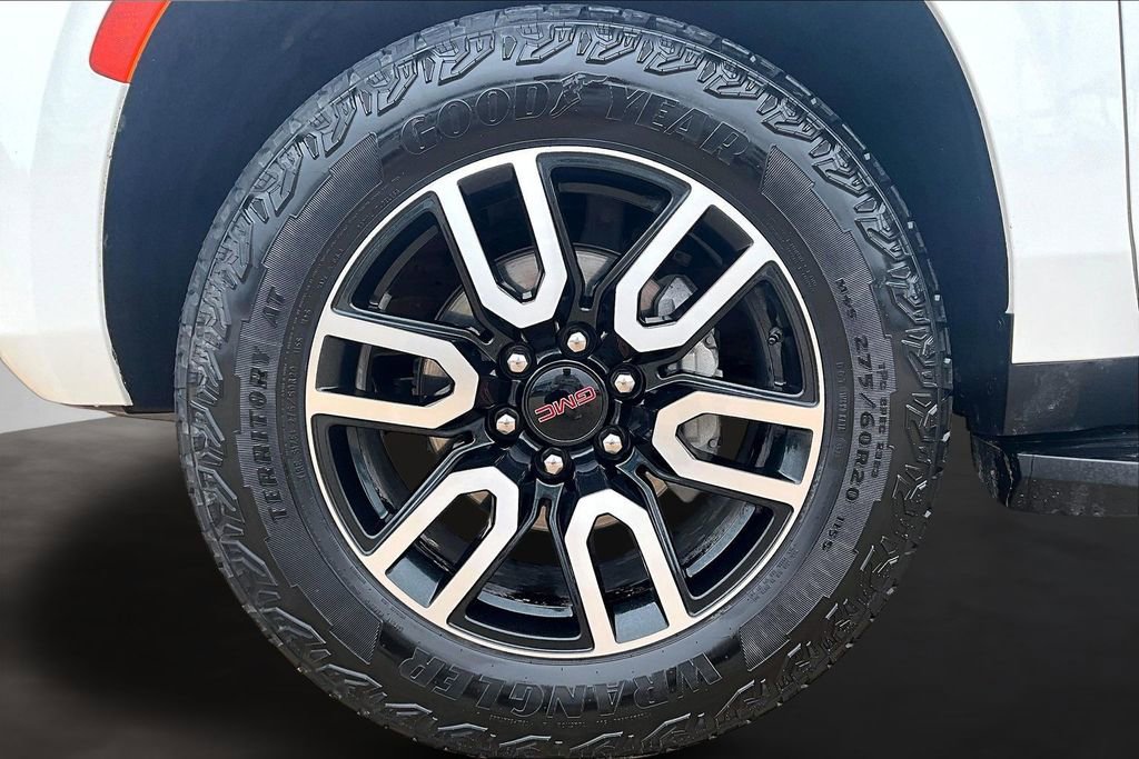 Used 2023 GMC Yukon AT4 w/ Technology Package AWD/4WD image 8