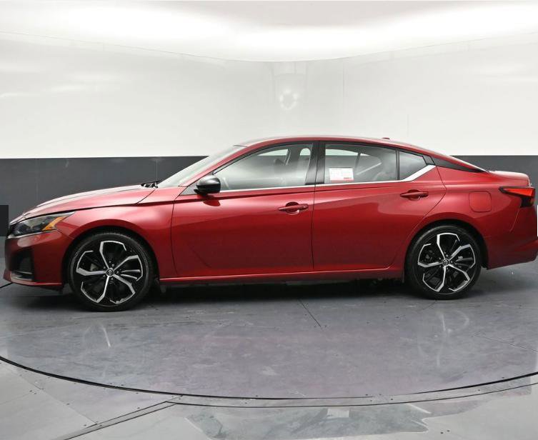 Used 2023 Nissan Altima 2.5 SR FWD image 5