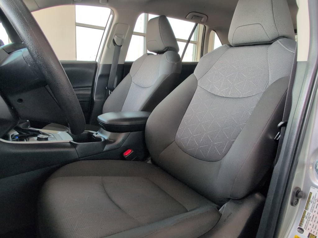 Used 2025 Toyota RAV4 XLE image 13