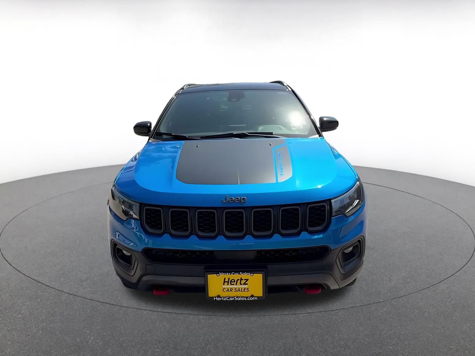 Used 2025 Jeep Compass Trailhawk AWD/4WD image 4