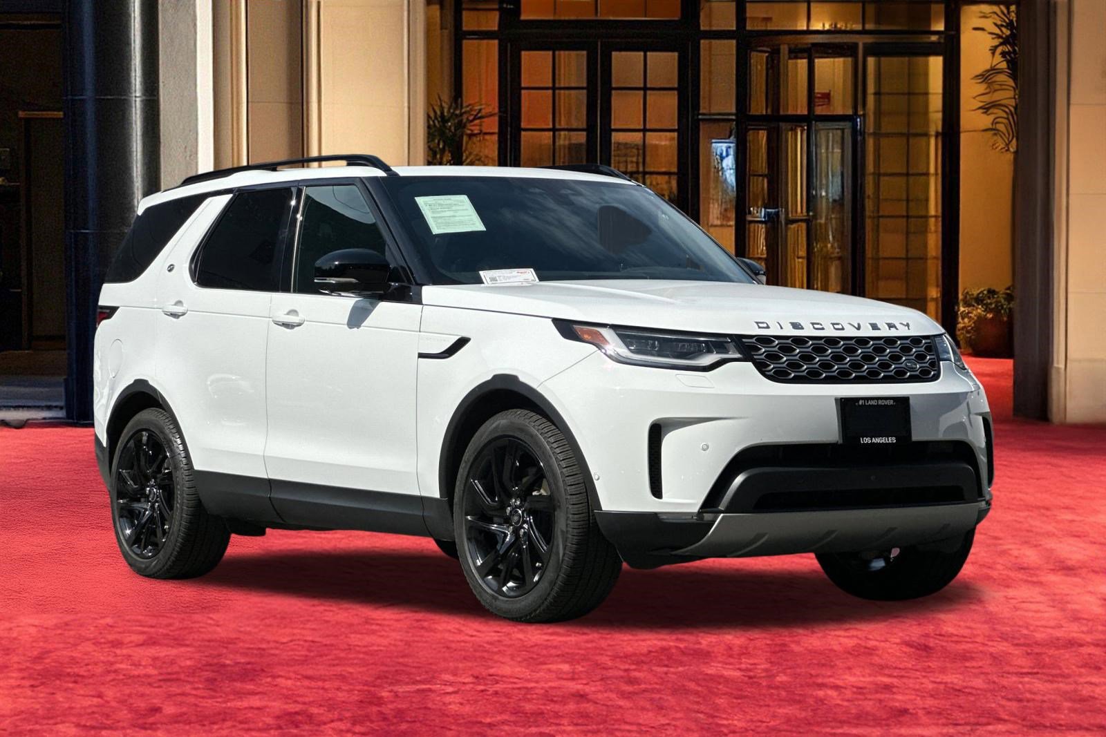 Certified 2025 Land Rover Discovery S image 8
