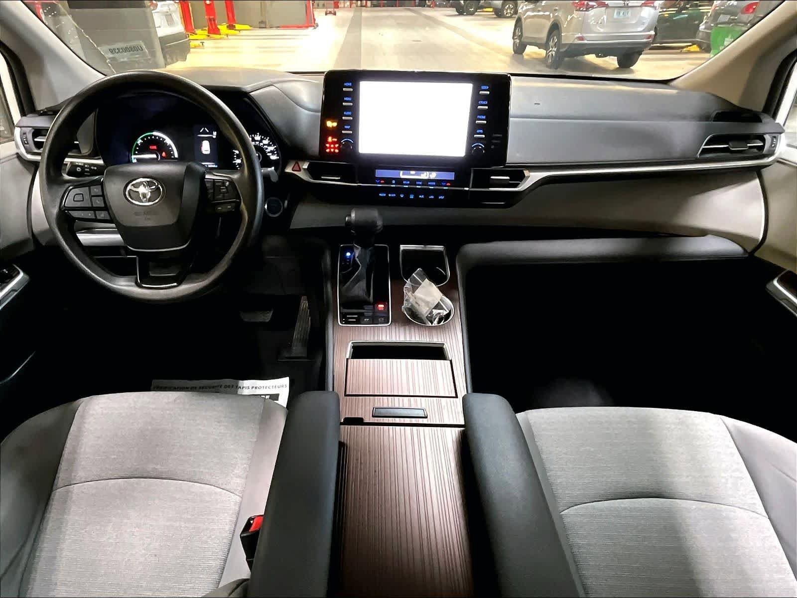 Used 2024 Toyota Sienna LE image 22