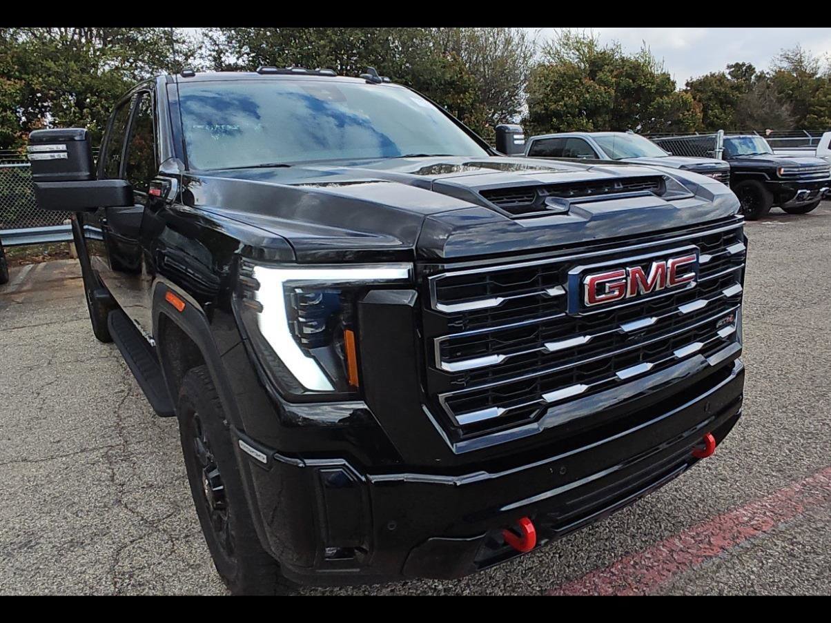 Used 2025 GMC Sierra 2500 AT4 image 3