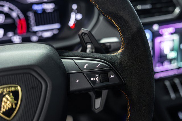 Used 2024 Lamborghini Urus Performante AWD/4WD image 40