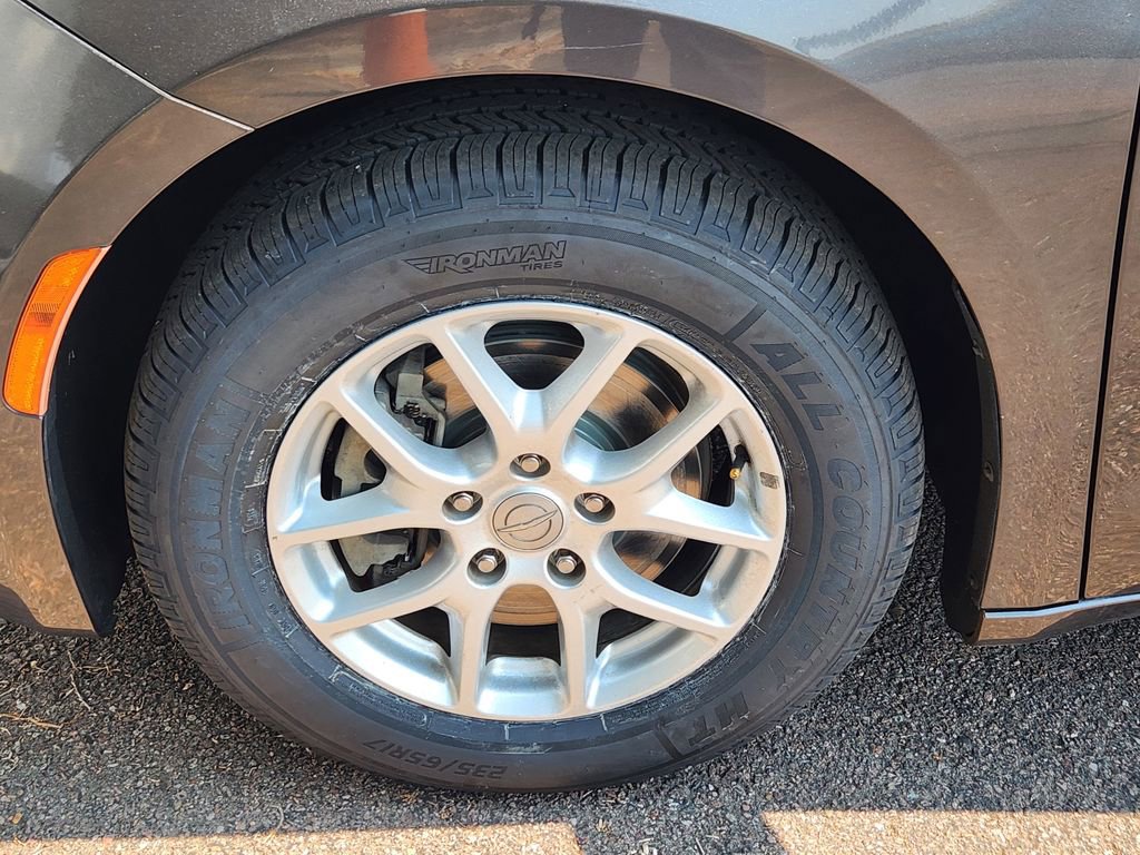 Used 2019 Chrysler Pacifica Touring image 23