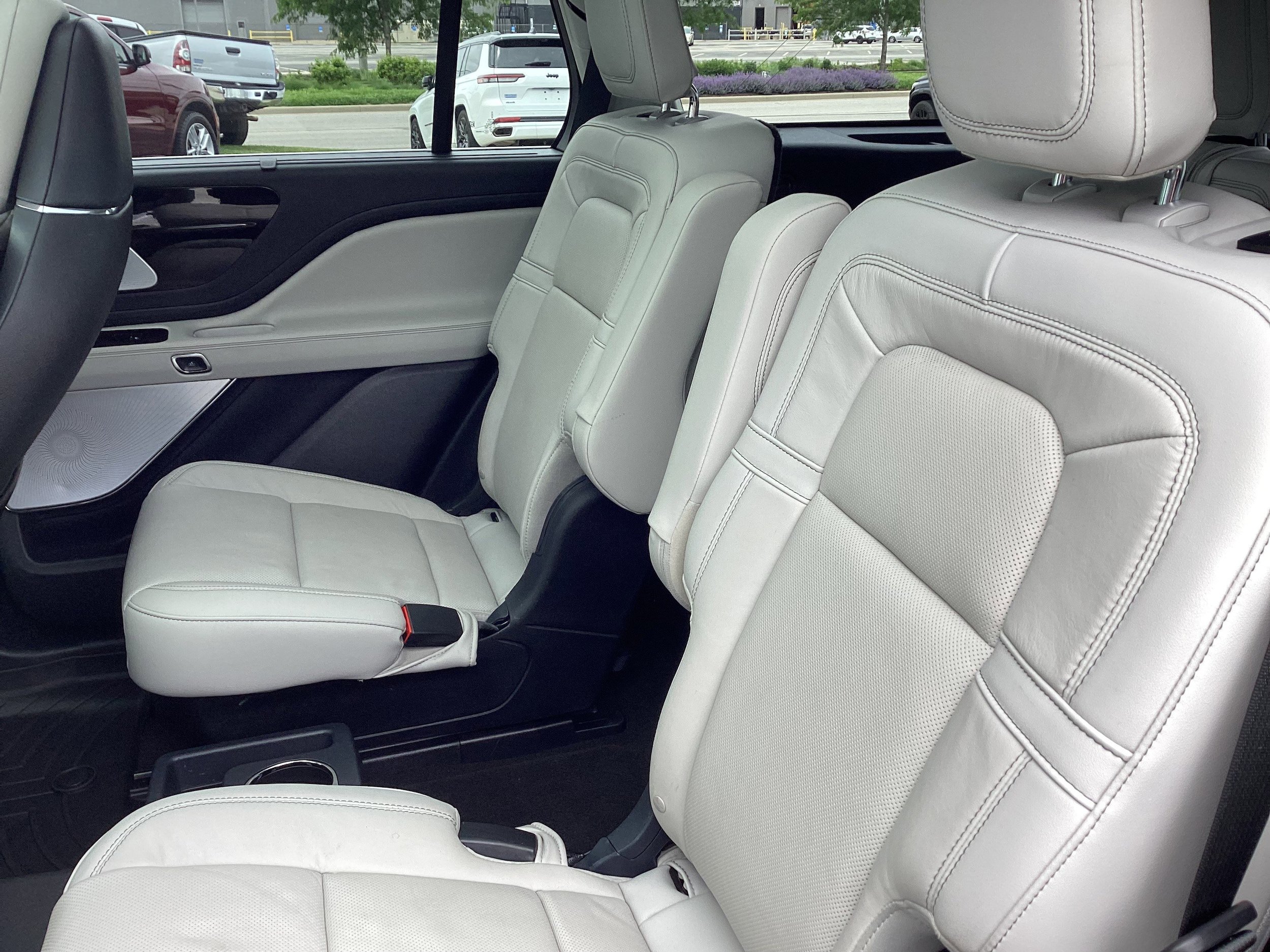 Used 2025 Lincoln Aviator Reserve w/ Luxury Package AWD/4WD image 13