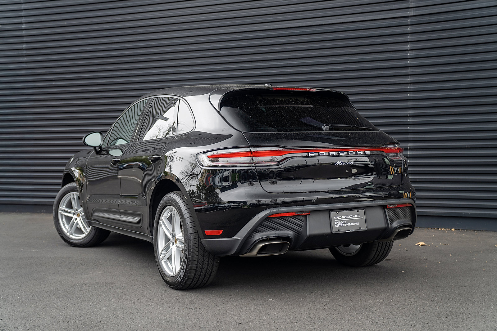 Certified 2026 Porsche Macan AWD/4WD image 3