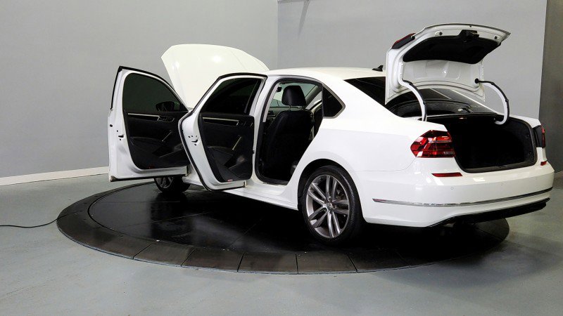 Used 2019 Volkswagen Passat 2.0T SE R-Line image 11