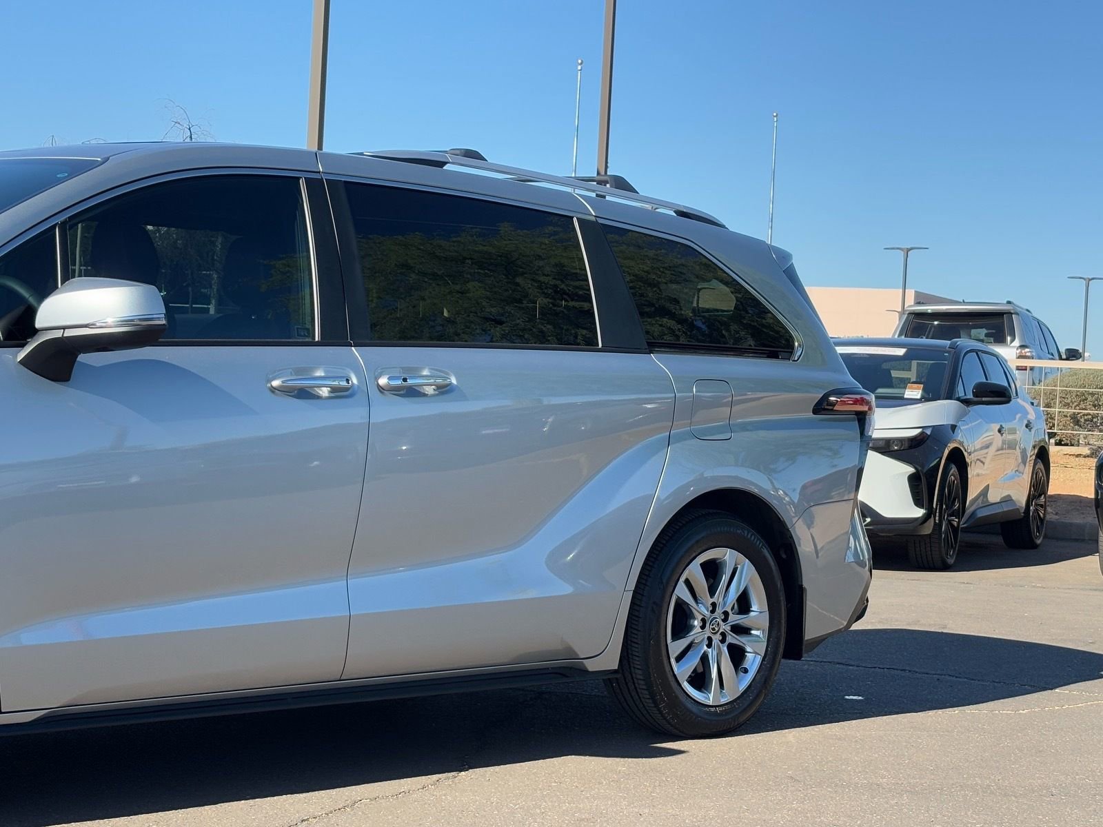 Used 2025 Toyota Sienna Limited image 8