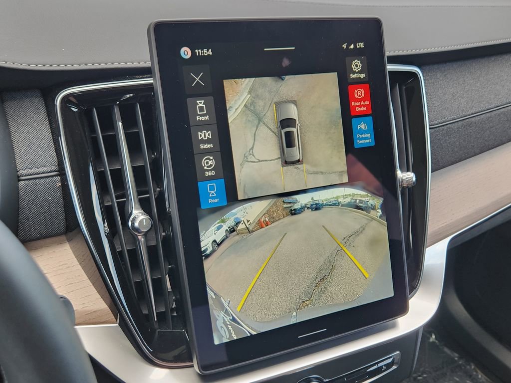 New 2026 Volvo XC90 B6 Plus w/ Protection Package AWD/4WD image 9