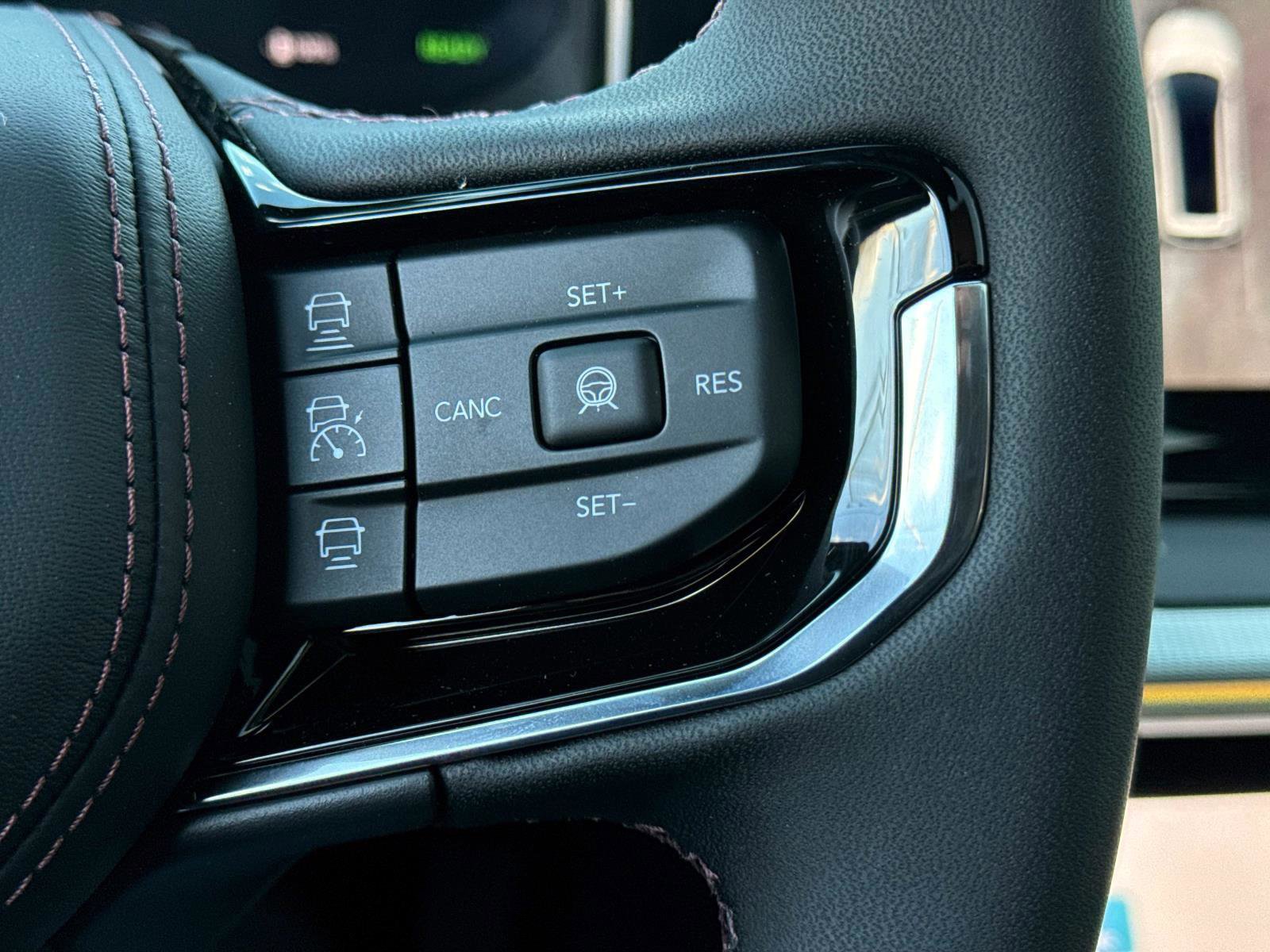 Used 2025 Jeep Wagoneer S Launch Edition image 16