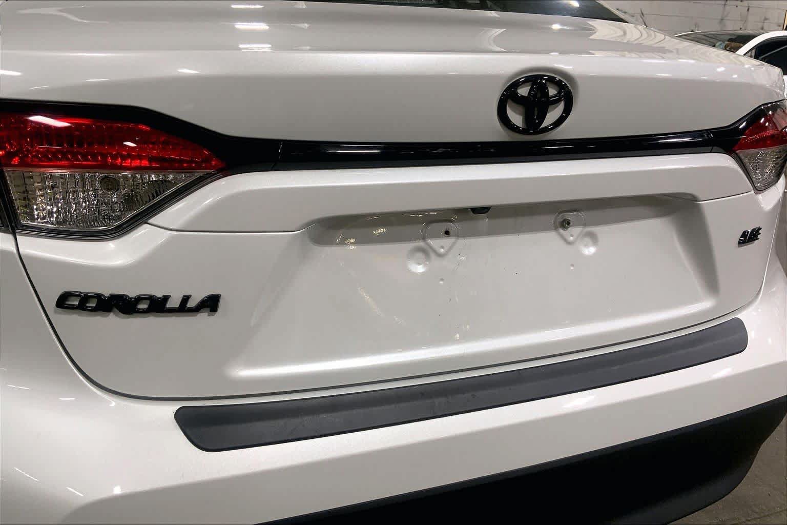 Used 2025 Toyota Corolla LE FWD image 31