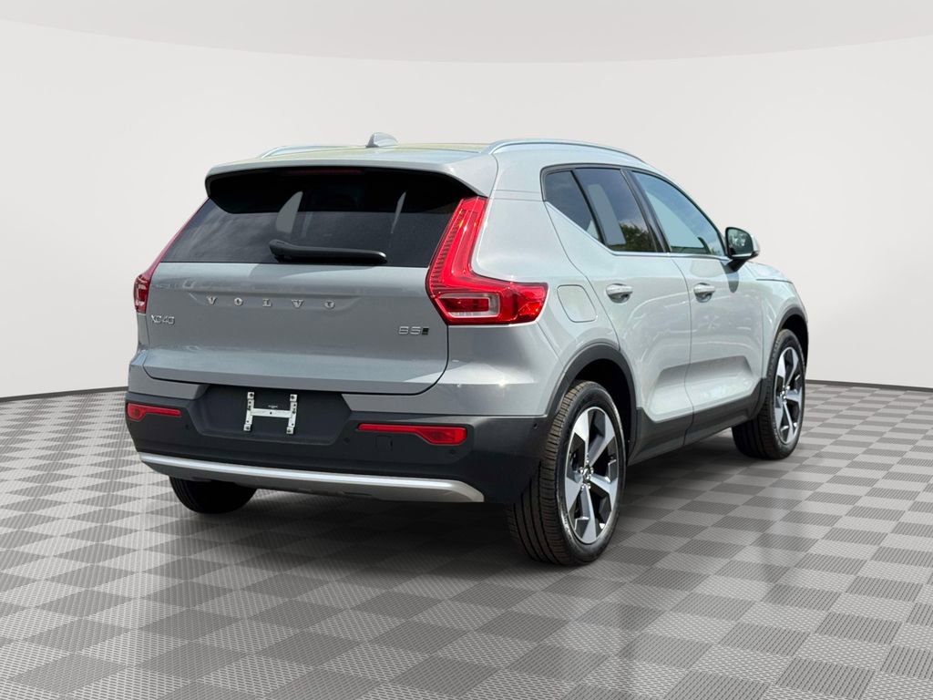 Certified 2025 Volvo XC40 B5 Plus AWD/4WD image 4