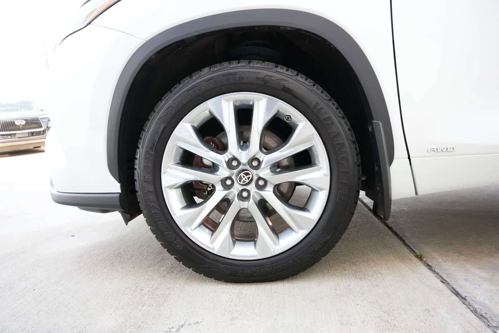Used 2023 Toyota Highlander Limited image 24