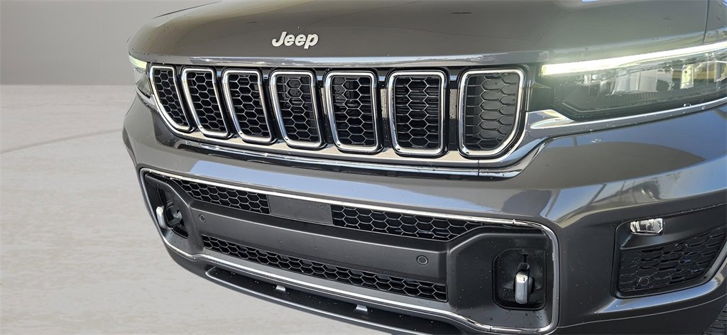 Used 2024 Jeep Grand Cherokee L Overland w/ Luxury Tech Group IV image 2