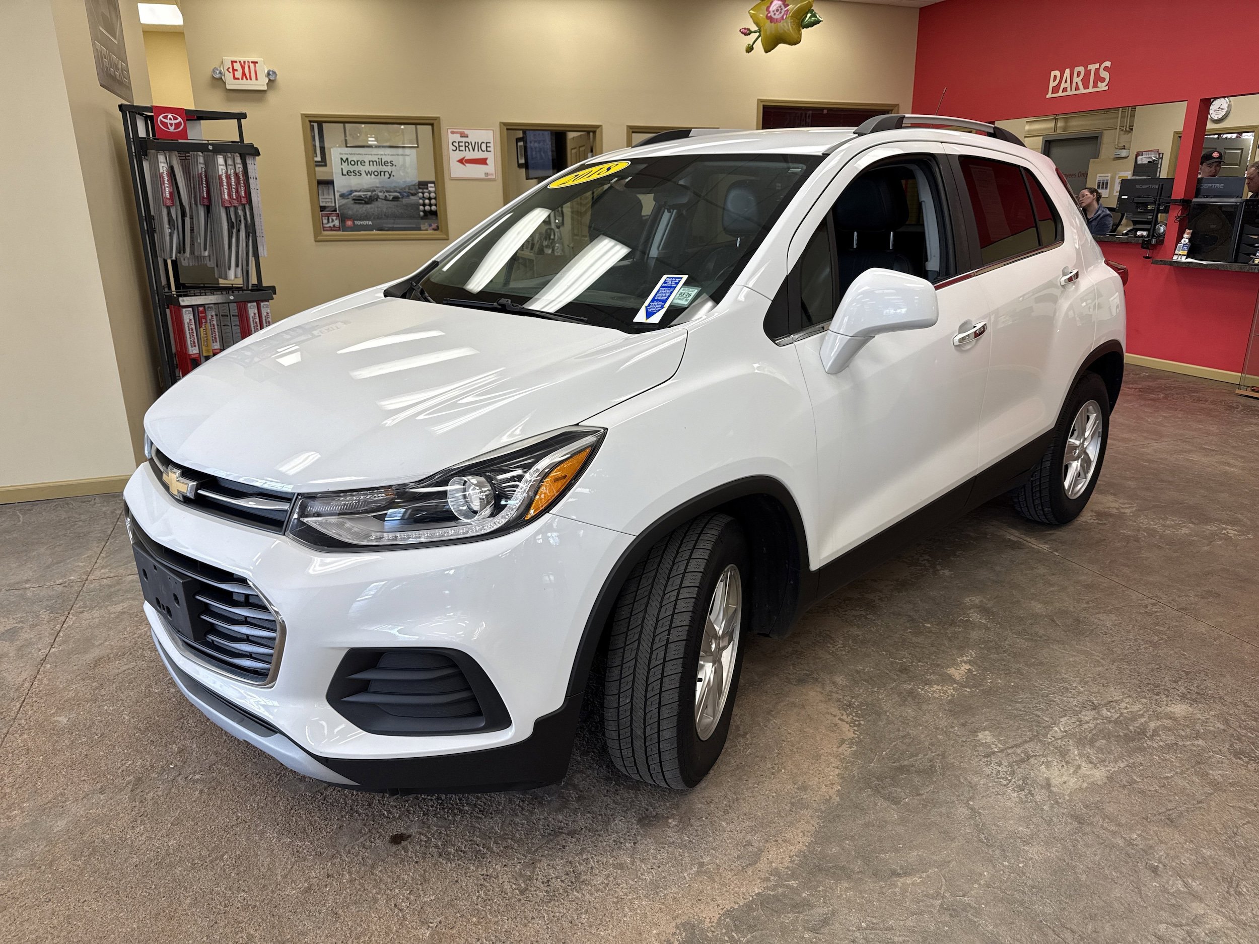 Used 2018 Chevrolet Trax LT w/ LT Convenience Package FWD image 3