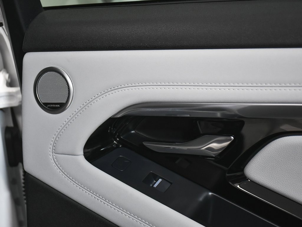 Used 2022 Land Rover Range Rover Evoque SE image 17