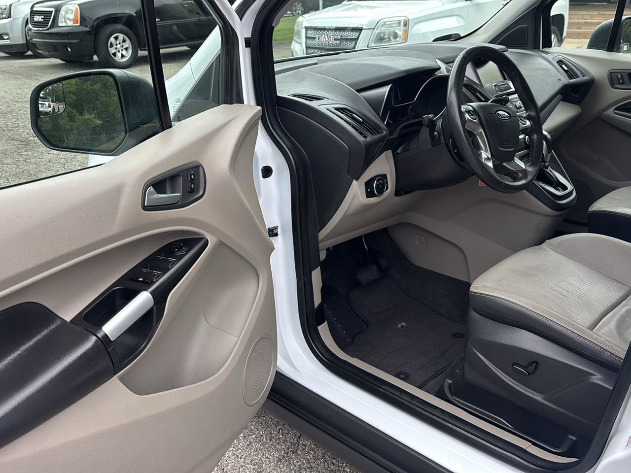 Used 2016 Ford Transit Connect XLT FWD image 9