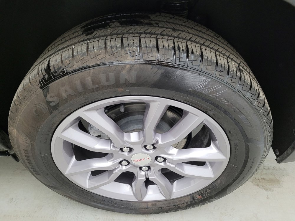 Used 2024 GMC Terrain SLT image 31