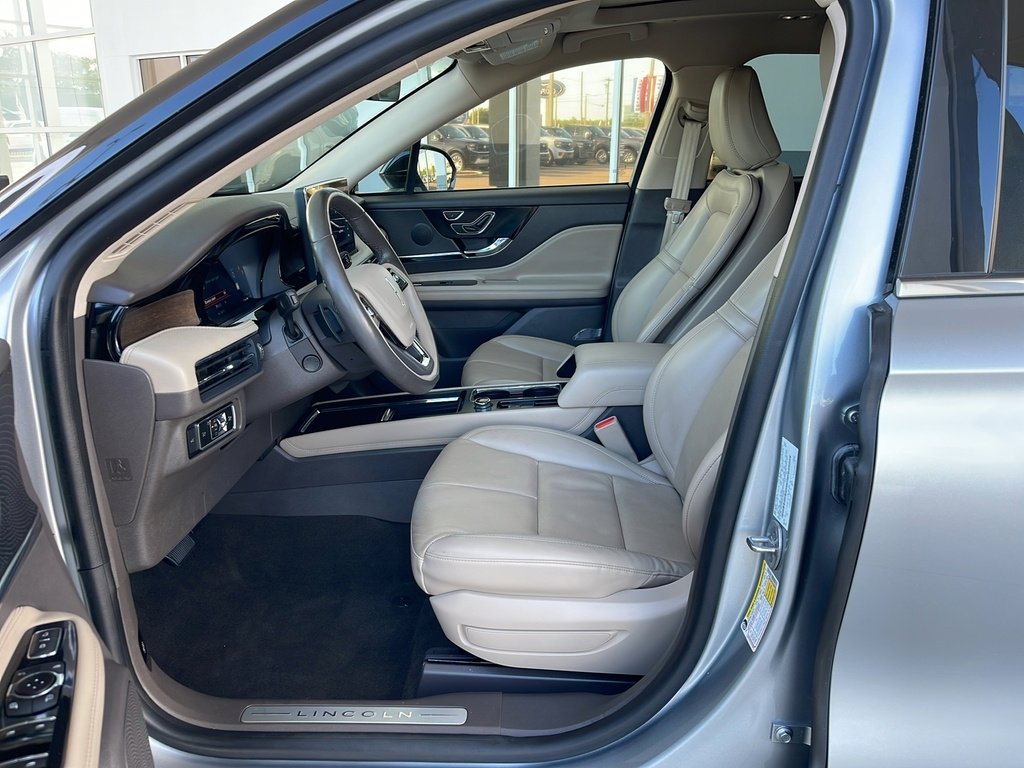 Used 2023 Lincoln Corsair Reserve w/ Equipment Group 201A image 12