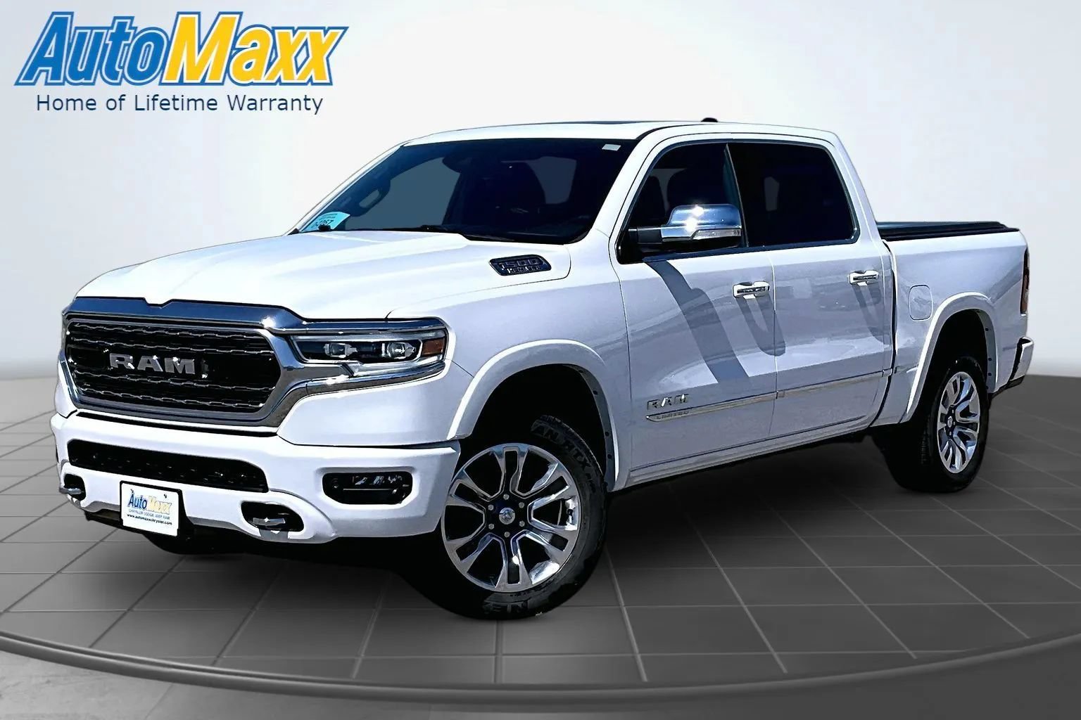Used 2022 RAM 1500 Limited w/ Body Color Bumper Group AWD/4WD image 1