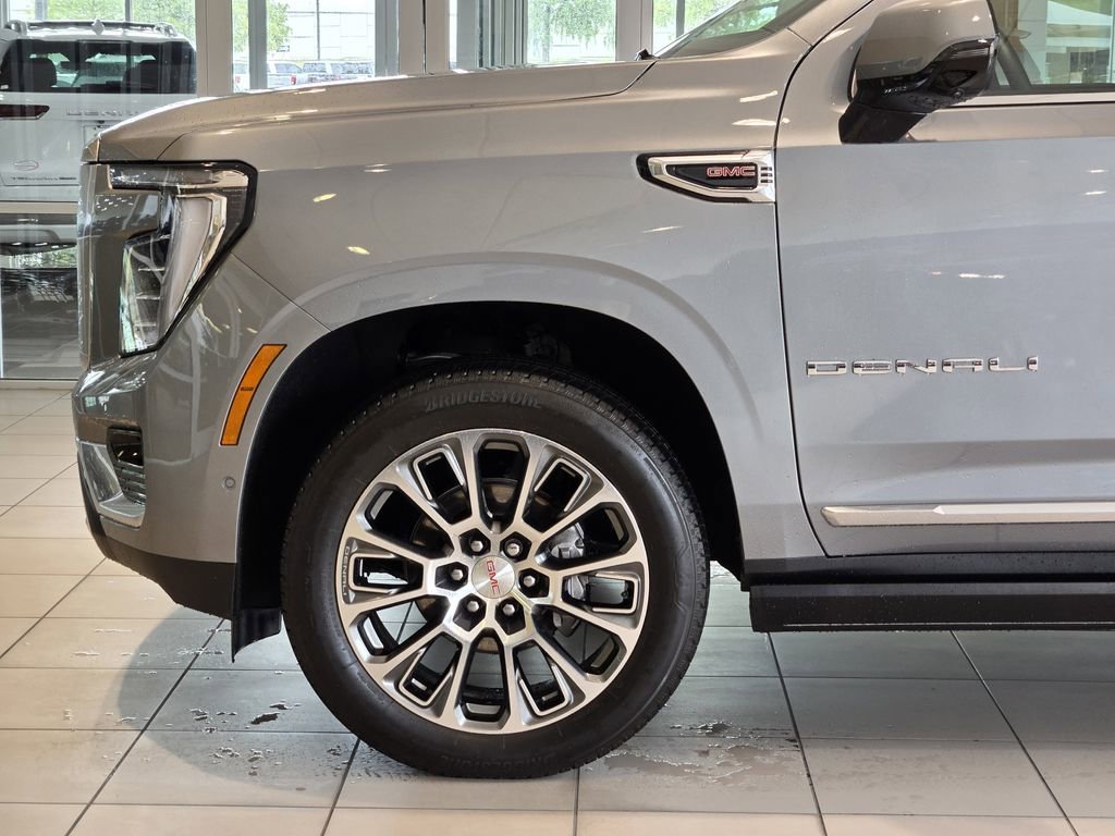 Used 2026 GMC Yukon Denali w/ Sun & Power Step Package AWD/4WD image 9