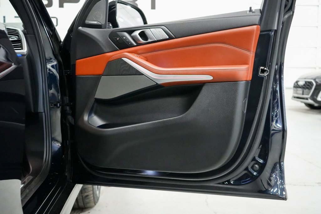 Used 2022 BMW X7 M50i w/ Dynamic Handling Package image 24