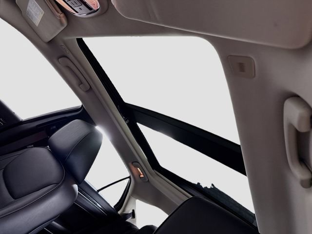 Used 2023 Chrysler 300 Touring L w/ Popular Equipment Group image 27