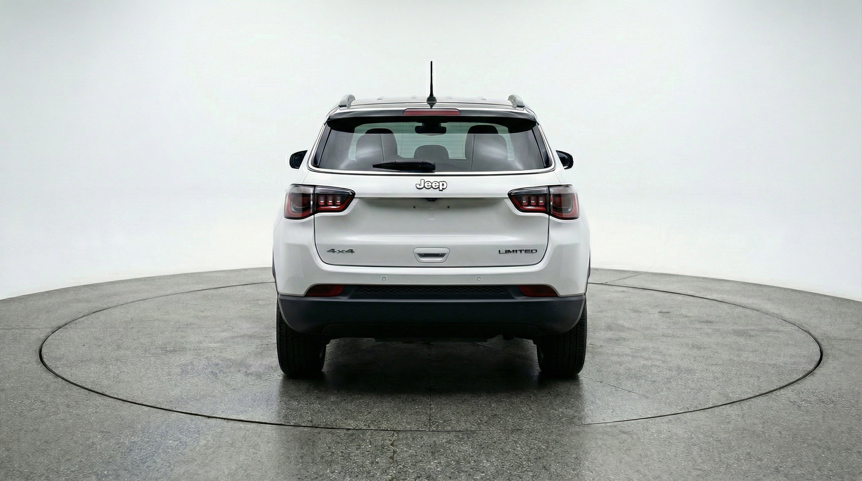 Used 2025 Jeep Compass Latitude image 7