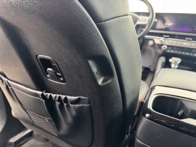 Used 2025 Kia Telluride S image 28