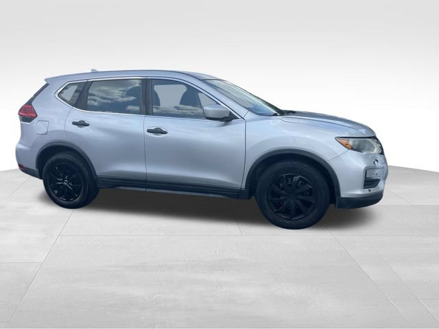 Used 2017 Nissan Rogue S FWD image 2