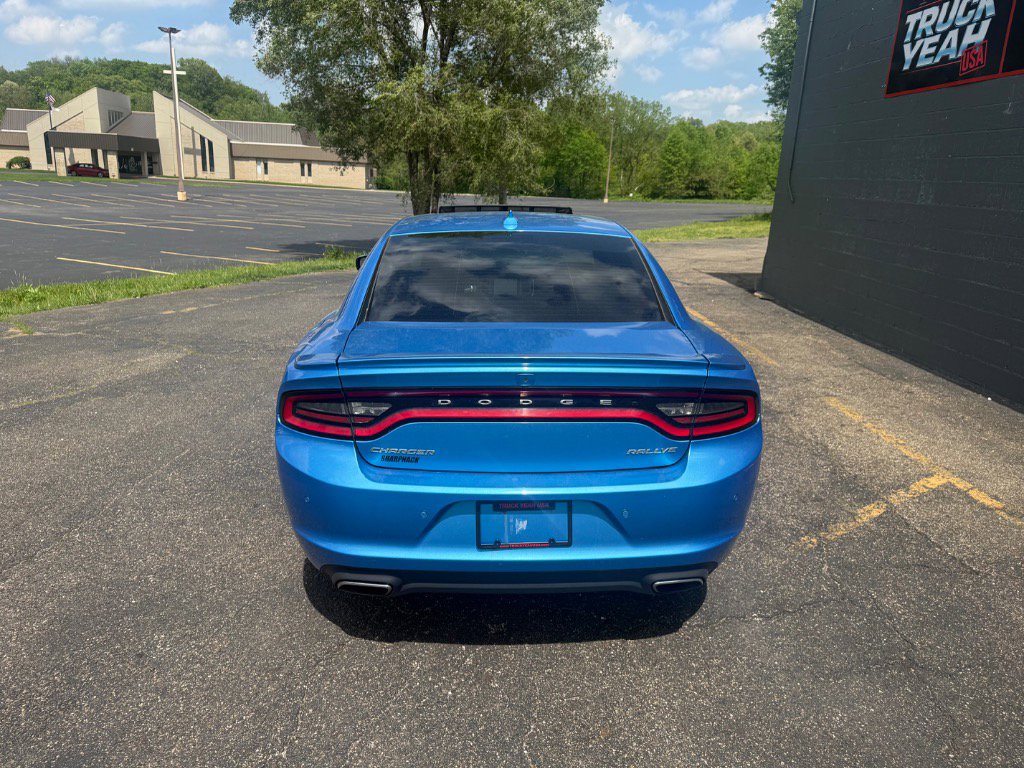 Used 2015 Dodge Charger SXT w/ Driver Confidence Group RWD image 4