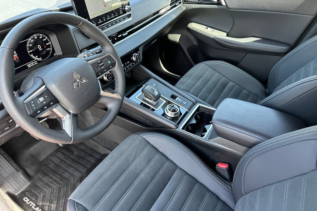 Used 2025 Mitsubishi Outlander SE AWD/4WD image 10