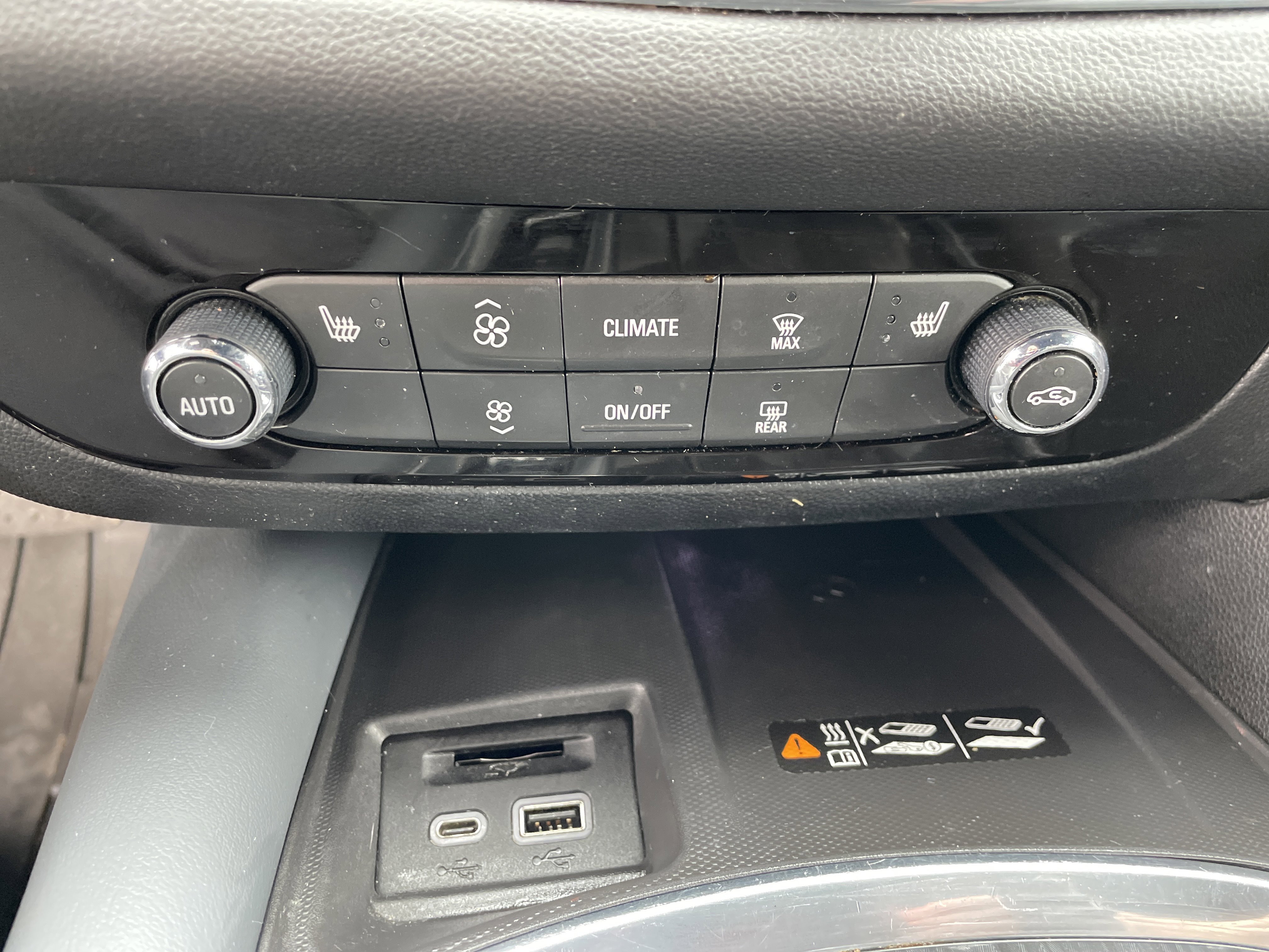 Used 2023 Buick Enclave Essence w/ Experience Buick Package image 37