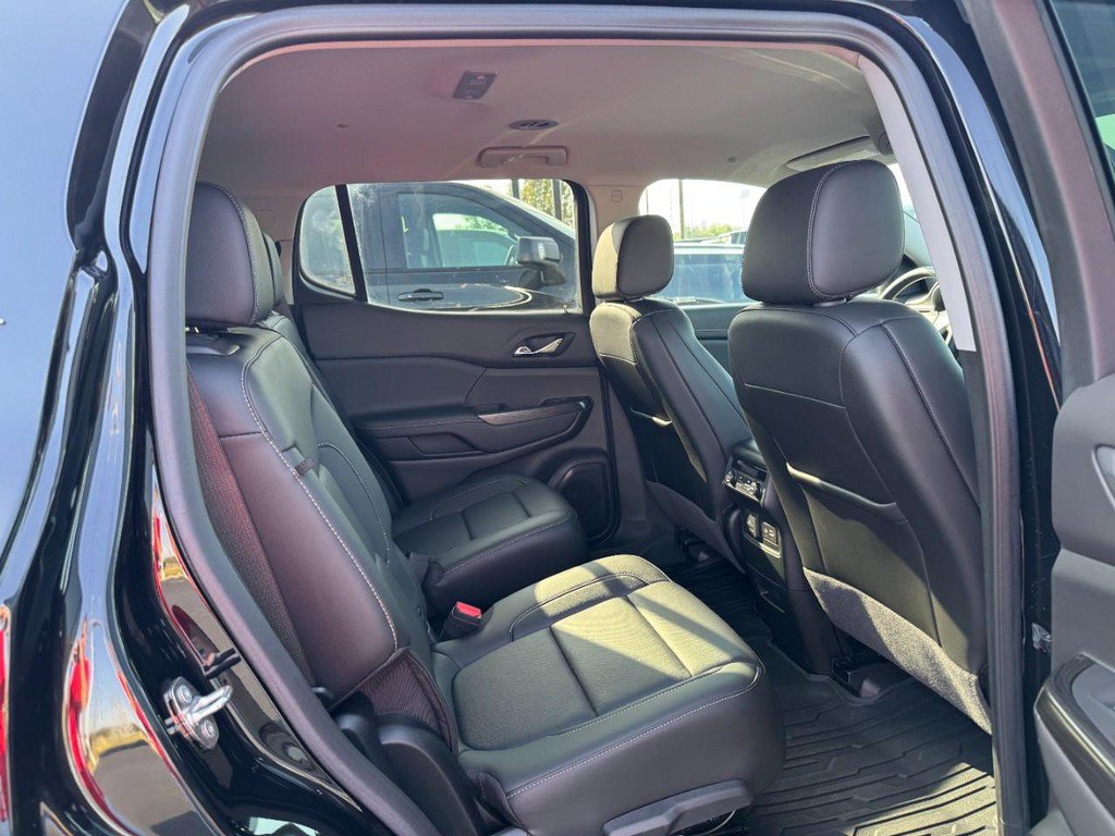Used 2023 GMC Acadia SLT w/ Preferred Package FWD image 13