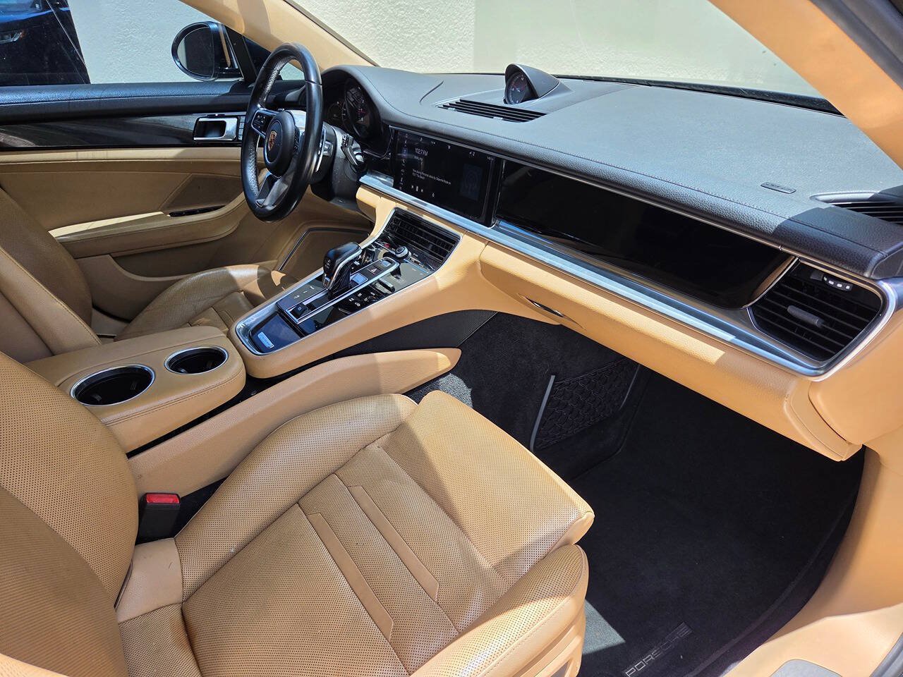 Used 2020 Porsche Panamera RWD image 9