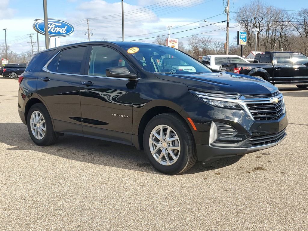 Used 2023 Chevrolet Equinox LT image 2